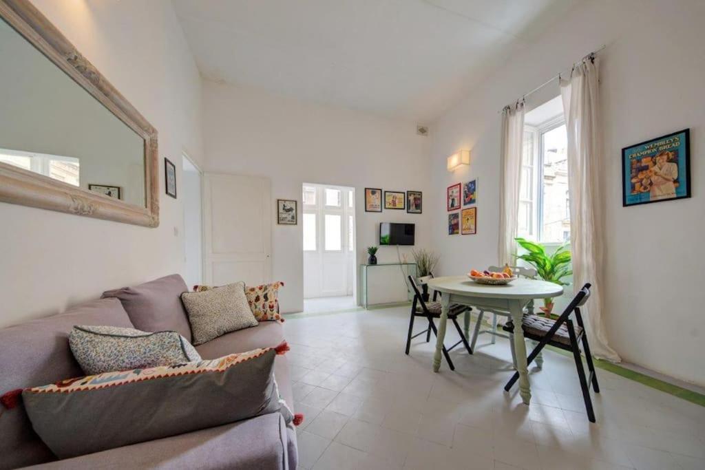 Traditional Maltese Town House In Floriana Екстериор снимка