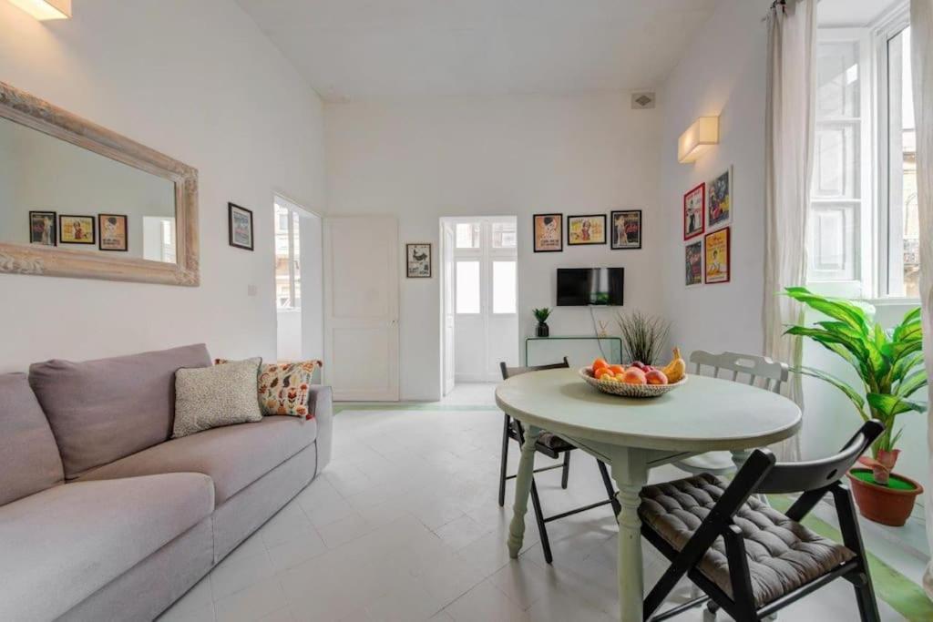 Traditional Maltese Town House In Floriana Екстериор снимка